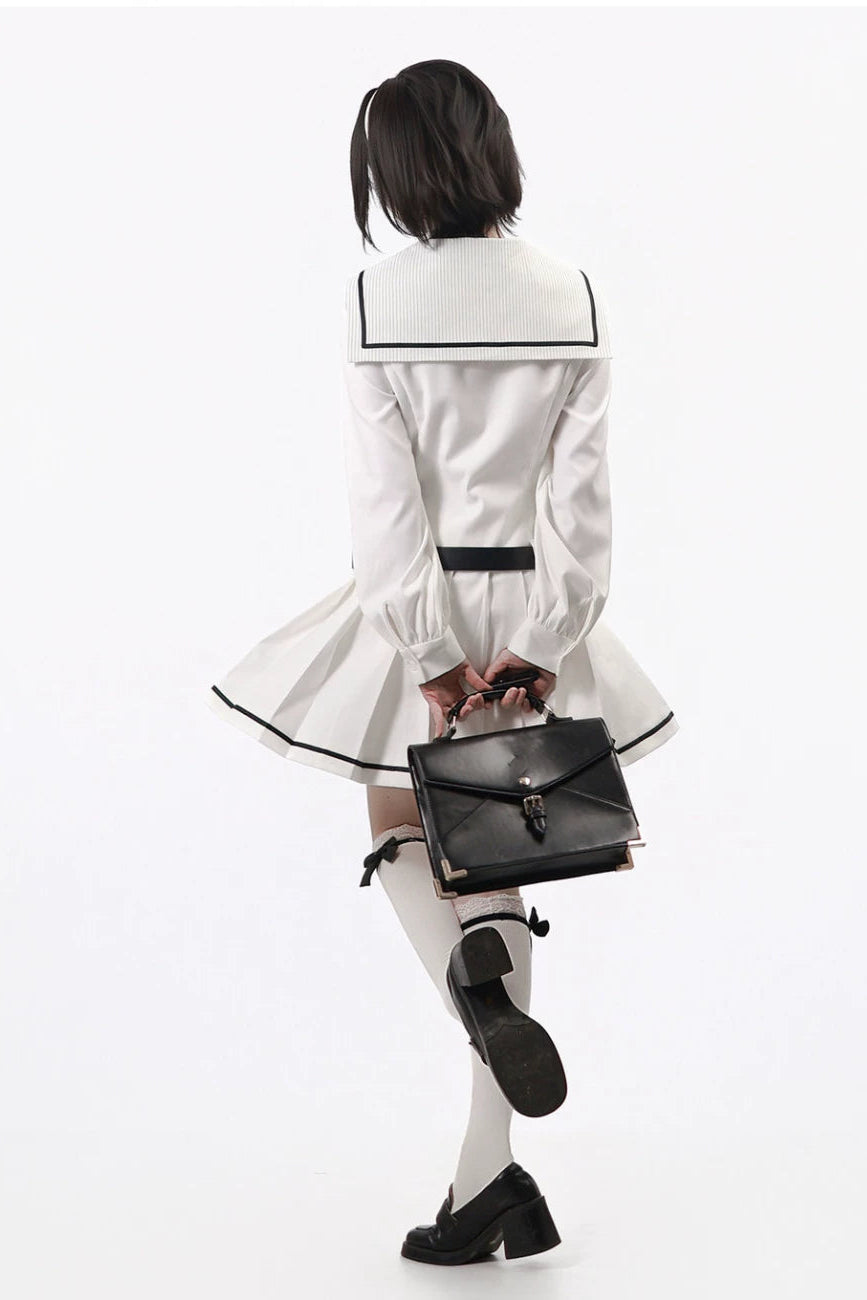 Robe de marin monochrome + Chemise + Jupe + Nœud papillon