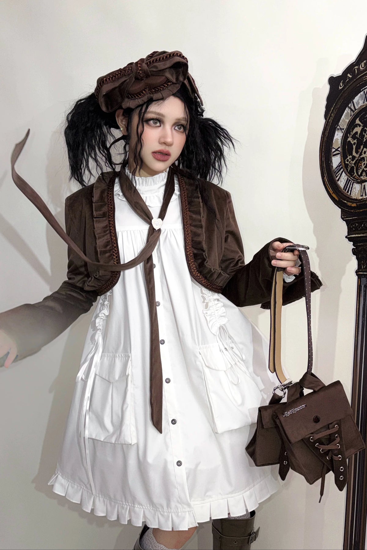 【11月6日予約締切】White/Black Gothic Lolita Drawstring Frill Strap Doll Dress