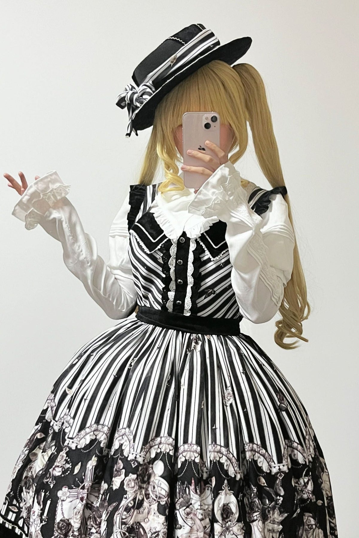 【10月3日予約締切】Black/White Elegant Gothic Lace Puff Sleeve Shirt with Detachable Sleeves and Bow Tie