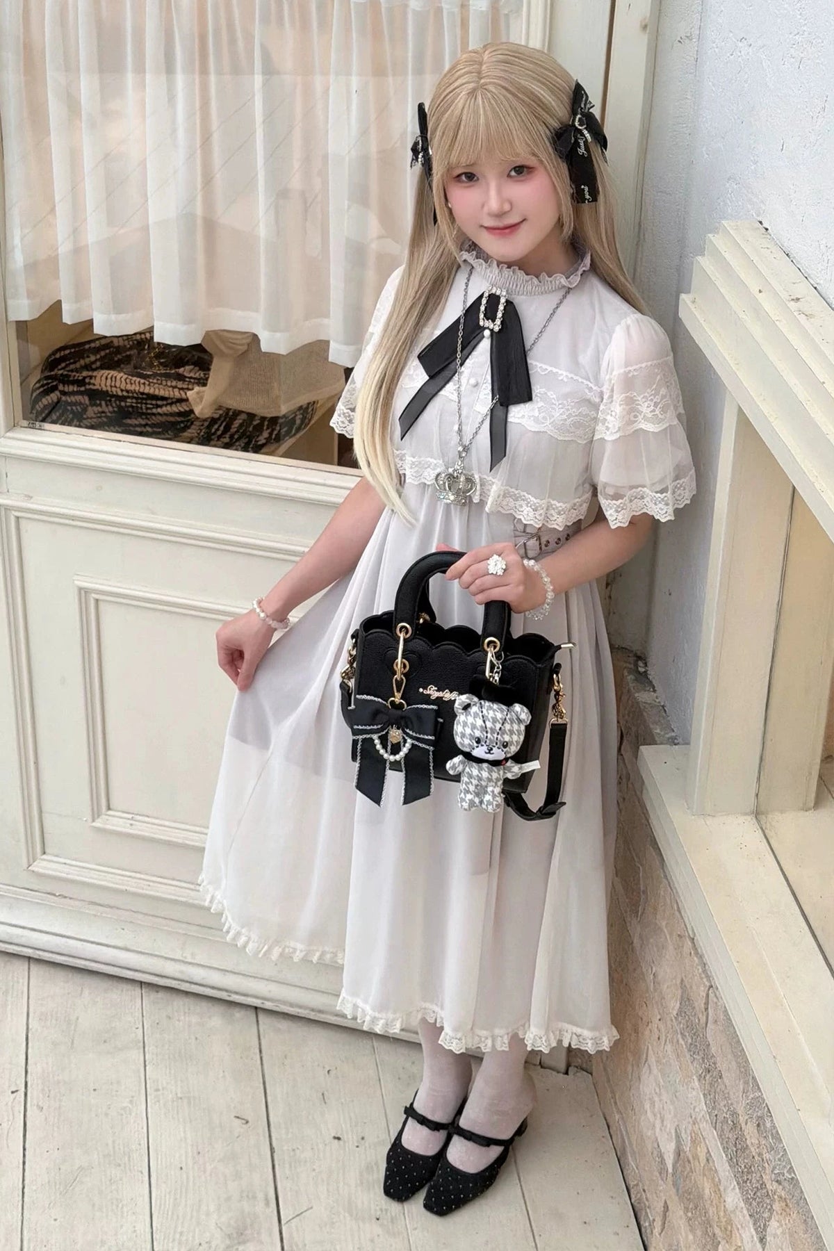 [Pre-order Deadline: October 18] Petal Edge Pearl Chain Bow Square Handbag Crossbody Bag