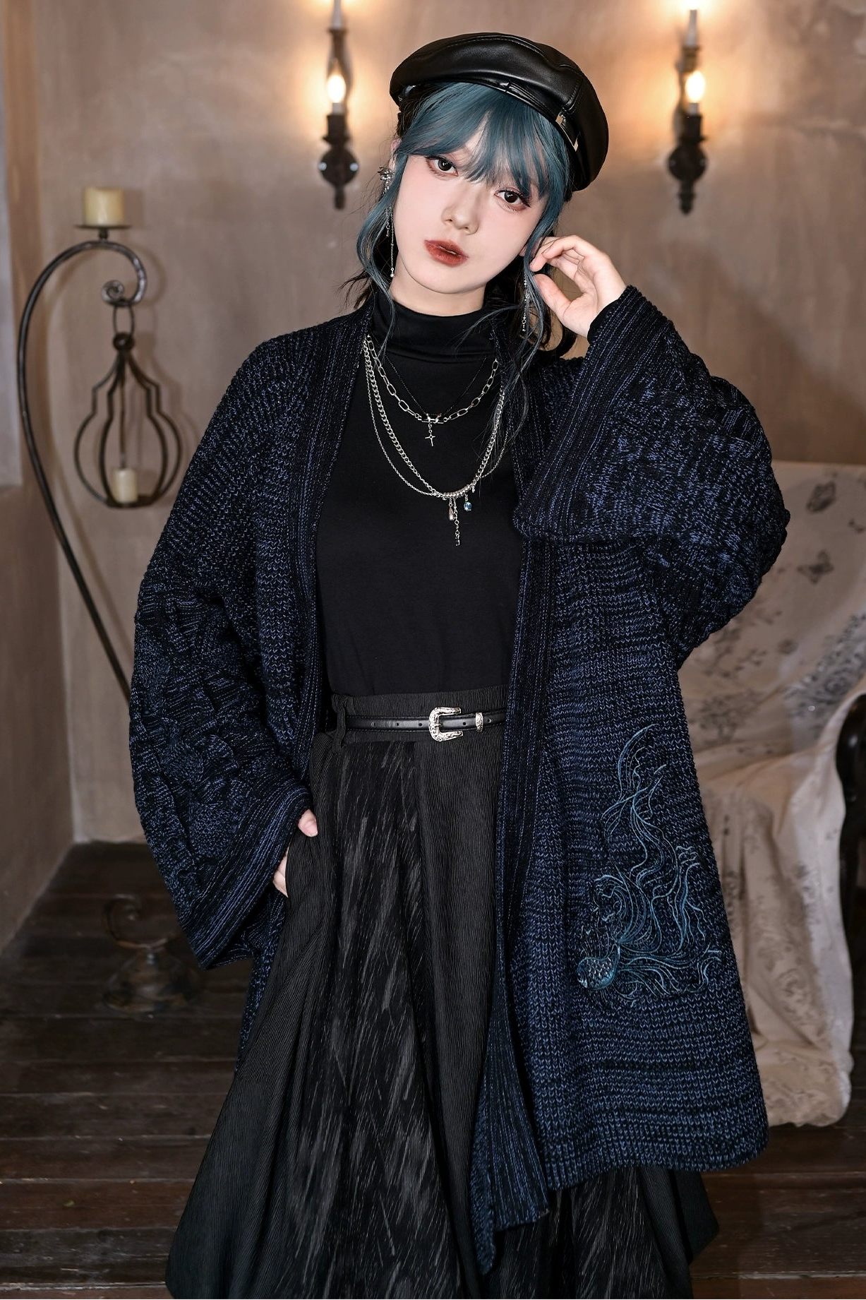 ダークフィンエンブロイダーカーディガン