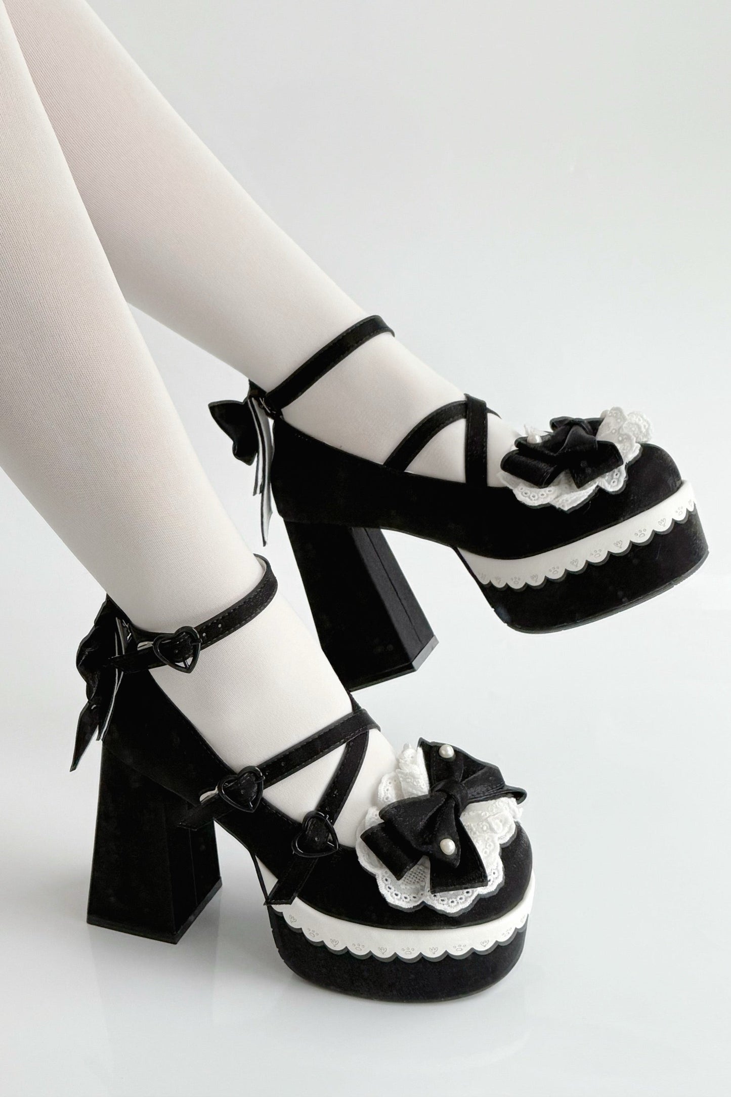 [Mar. 26, 2012 reservation deadline] Tea Time Cute Embroidery High Heels