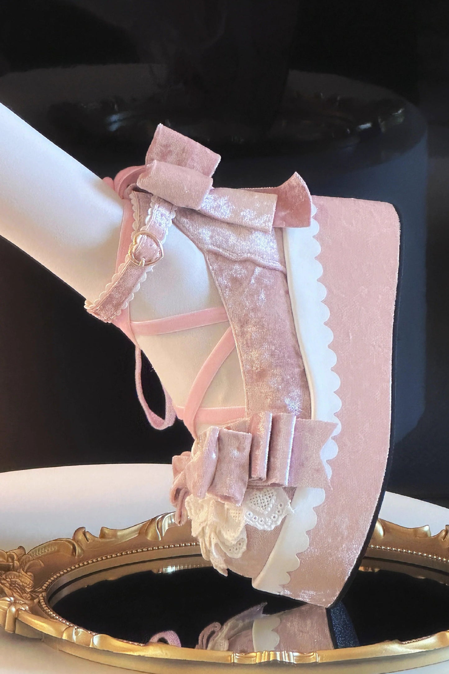 [Reservation deadline on October 25]  Fantasy World Dream Cake Velvet Platform Shoes