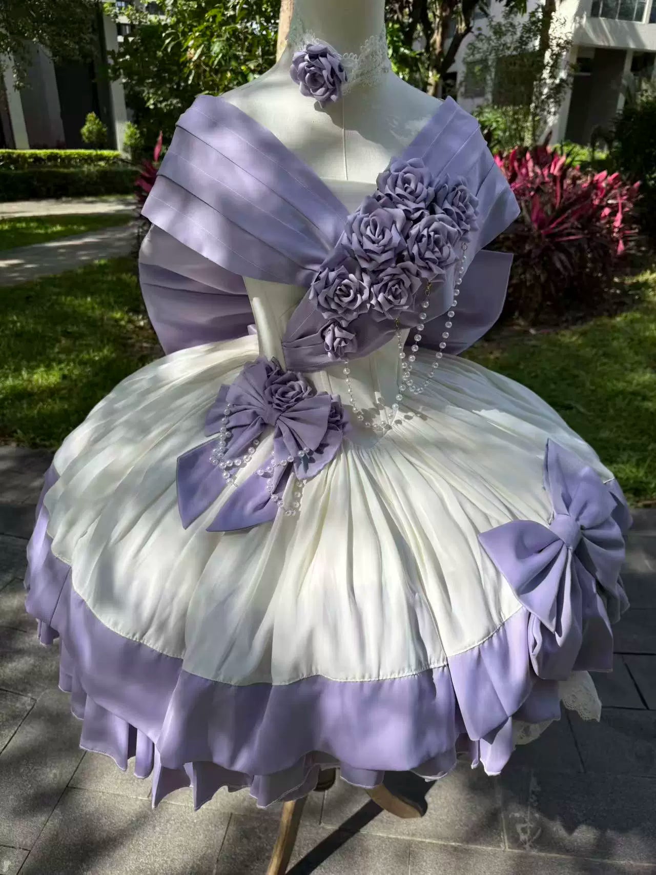 [Vorbestellfrist 28. Juni] Lila-weißes schulterfreies Princess-Lolita-Kleid mit Rosenband + Komplettset + Accessoires