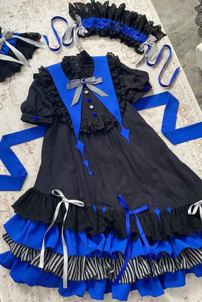【8月29日予約締切】White x Burgundy / Blue x Black Gothic Doll Lolita Witch Asymmetrical Ruffle Dress Full Set （with Pointed Collar + Bow Tie + Waist Belt）