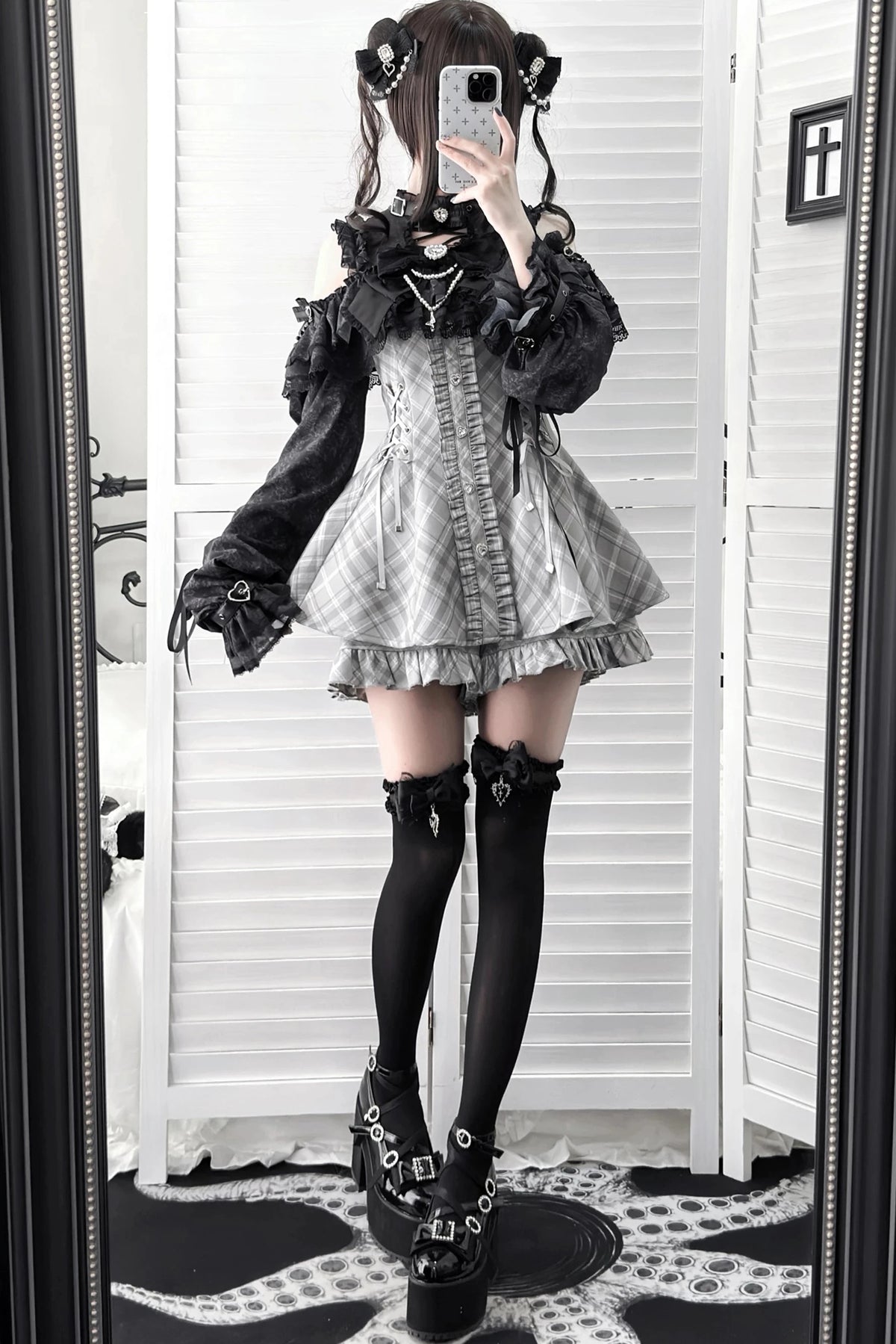 [Pre-order Deadline: October 30] Dark Gothic Black and Gray Plaid Cold-Shoulder Ribbon Lace Dress Set (Including Shorts, Bow Tie, Small Bows*1) + Chain Ribbon Accessories for Sleeves