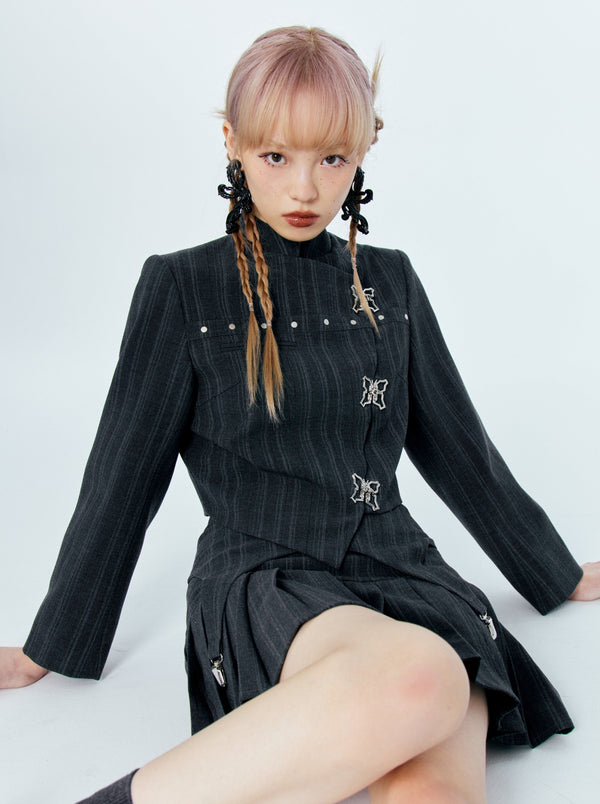 バタフライストライプトップス＋グレーストライプメタルバックルスカート