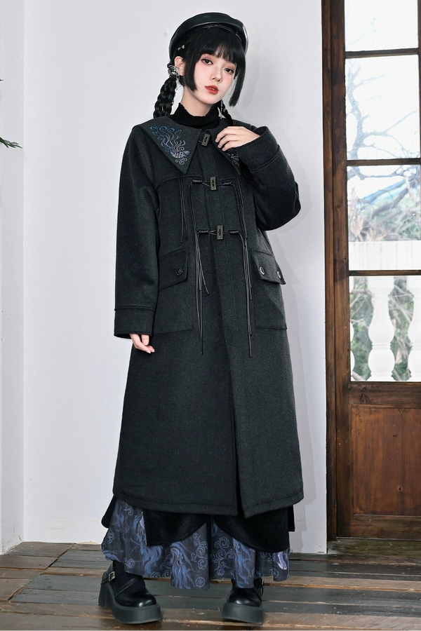 ダークフィンエンブロイダードウールコート