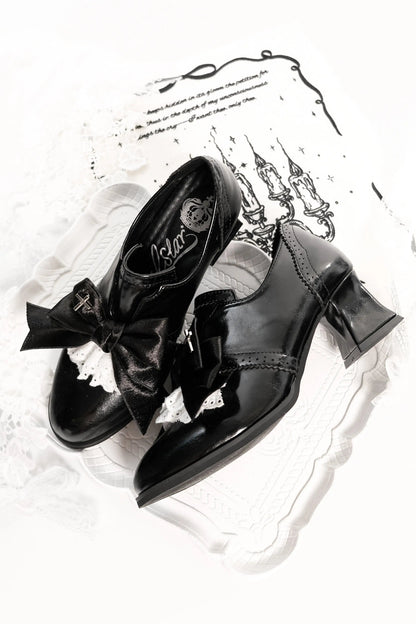 [Reservierungsschluss 25. Juli] Schwarze/dunkel-schwarze Wildleder-Schuhe im Dark-Gothic-Stil mit Kreuzmotiv, Schleife und Spitze