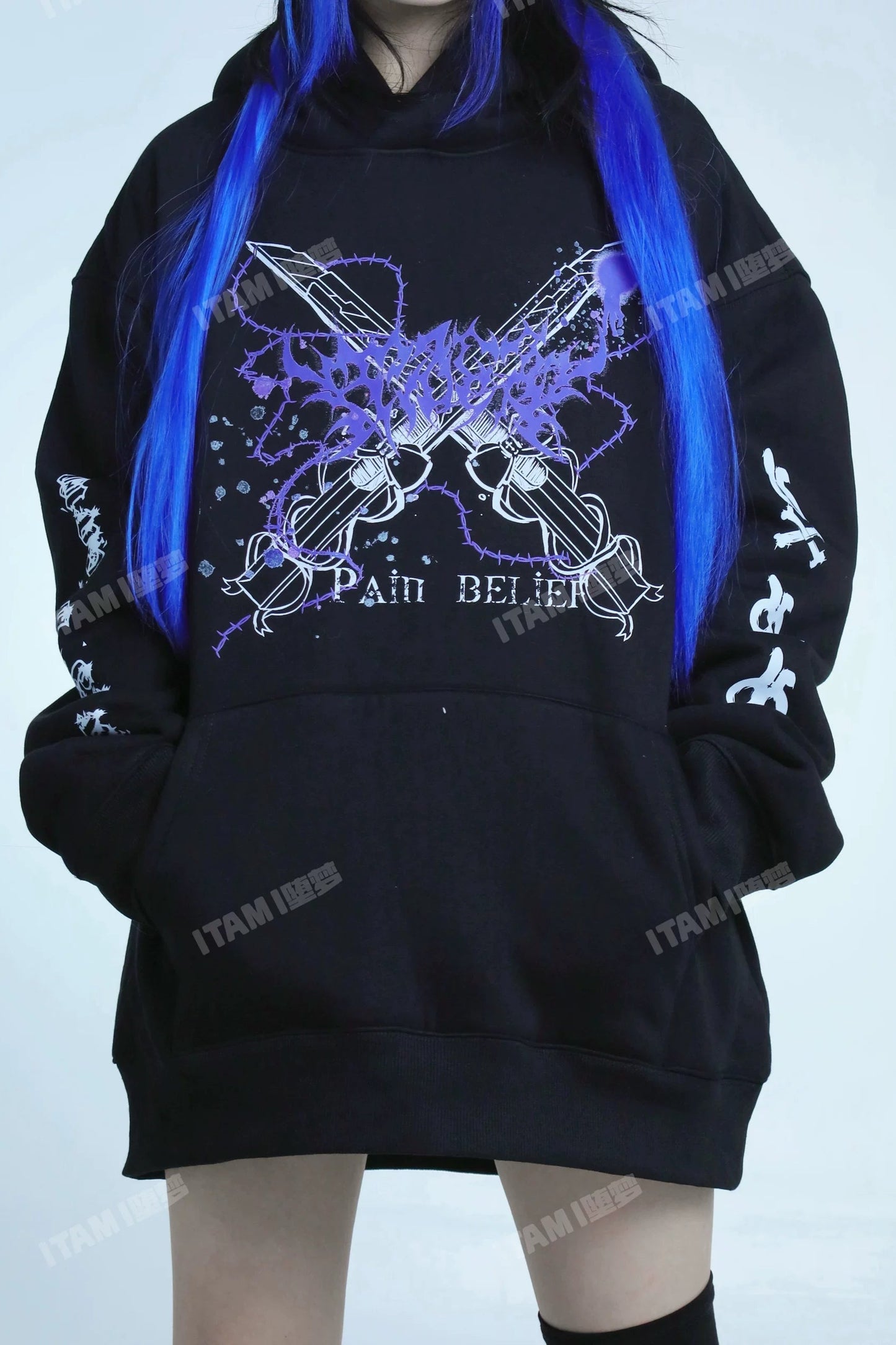 Düster-süßes Butterfly-Messer-Sweatshirt