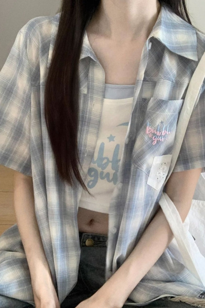 チェックシャツ＋キャミソール＋デニムパンツ