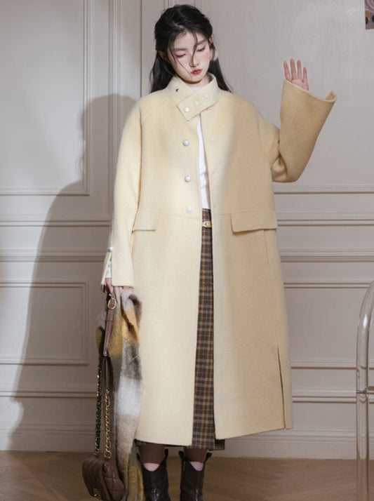 Manteau de laine fendu à col montant et à équilibre jaune clair