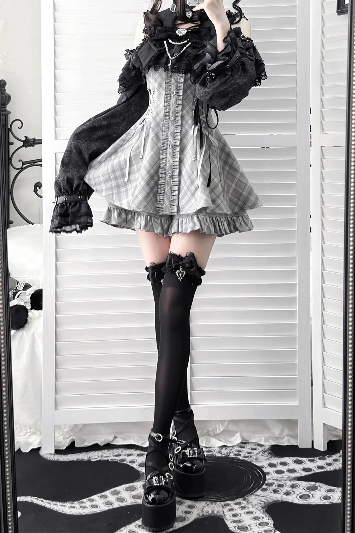 [Pre-order Deadline: October 30] Dark Gothic Black and Gray Plaid Cold-Shoulder Ribbon Lace Dress Set (Including Shorts, Bow Tie, Small Bows*1) + Chain Ribbon Accessories for Sleeves
