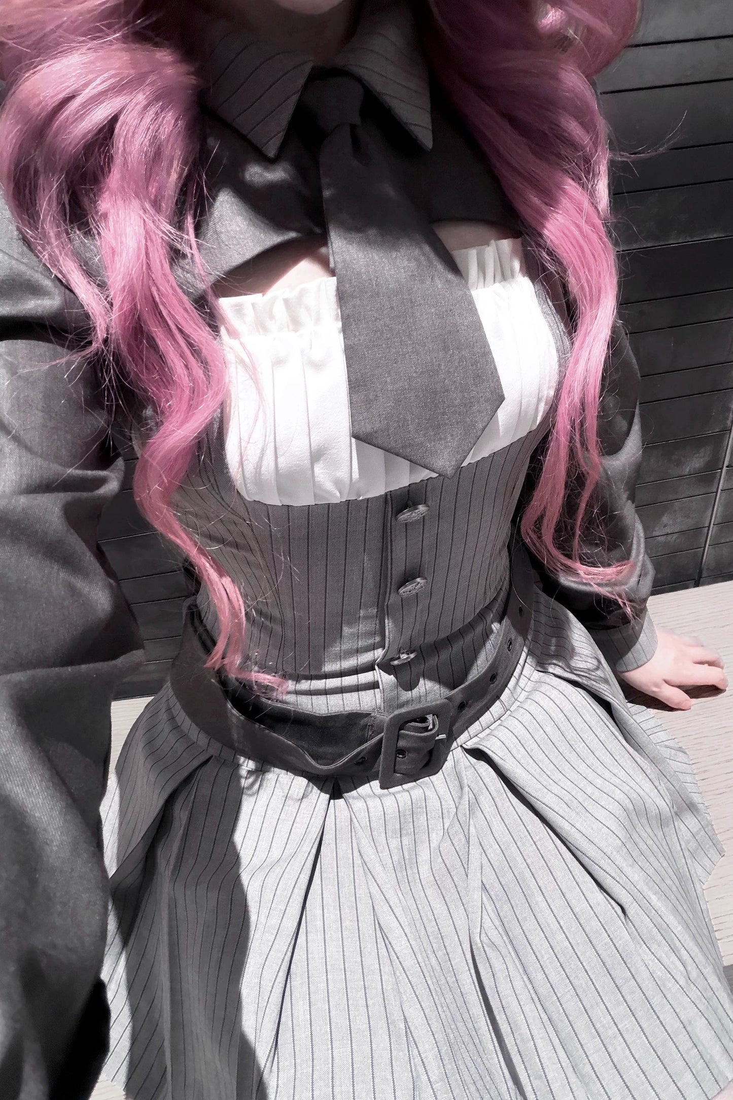 【8月30日予約締切】Gray pinstripe tie-collar long-sleeve short jacket with belt JKS dress 4-piece full set