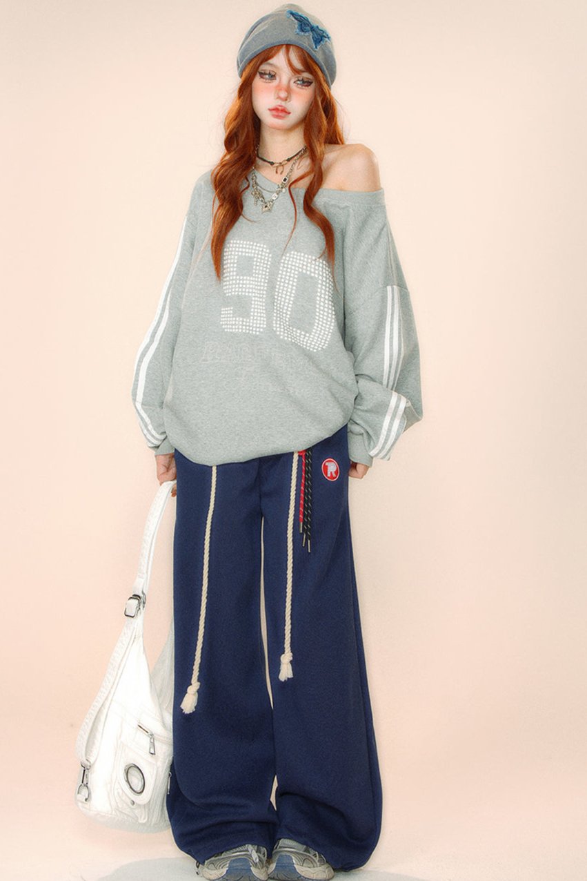 Over -size slant shoulder sweatshirt