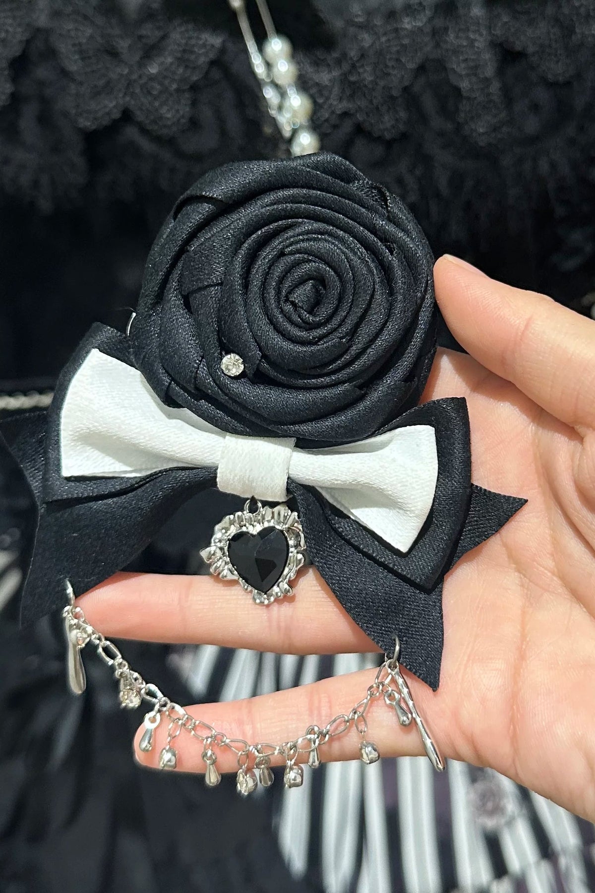 【10月3日予約締切】Black/White Elegant Gothic Series Accessories(Black Butterfly Print Striped Ribbon Hat, Black Rose Ribbon Brooch, Ribbon KC, Hair Clip Pair, Bonnet)