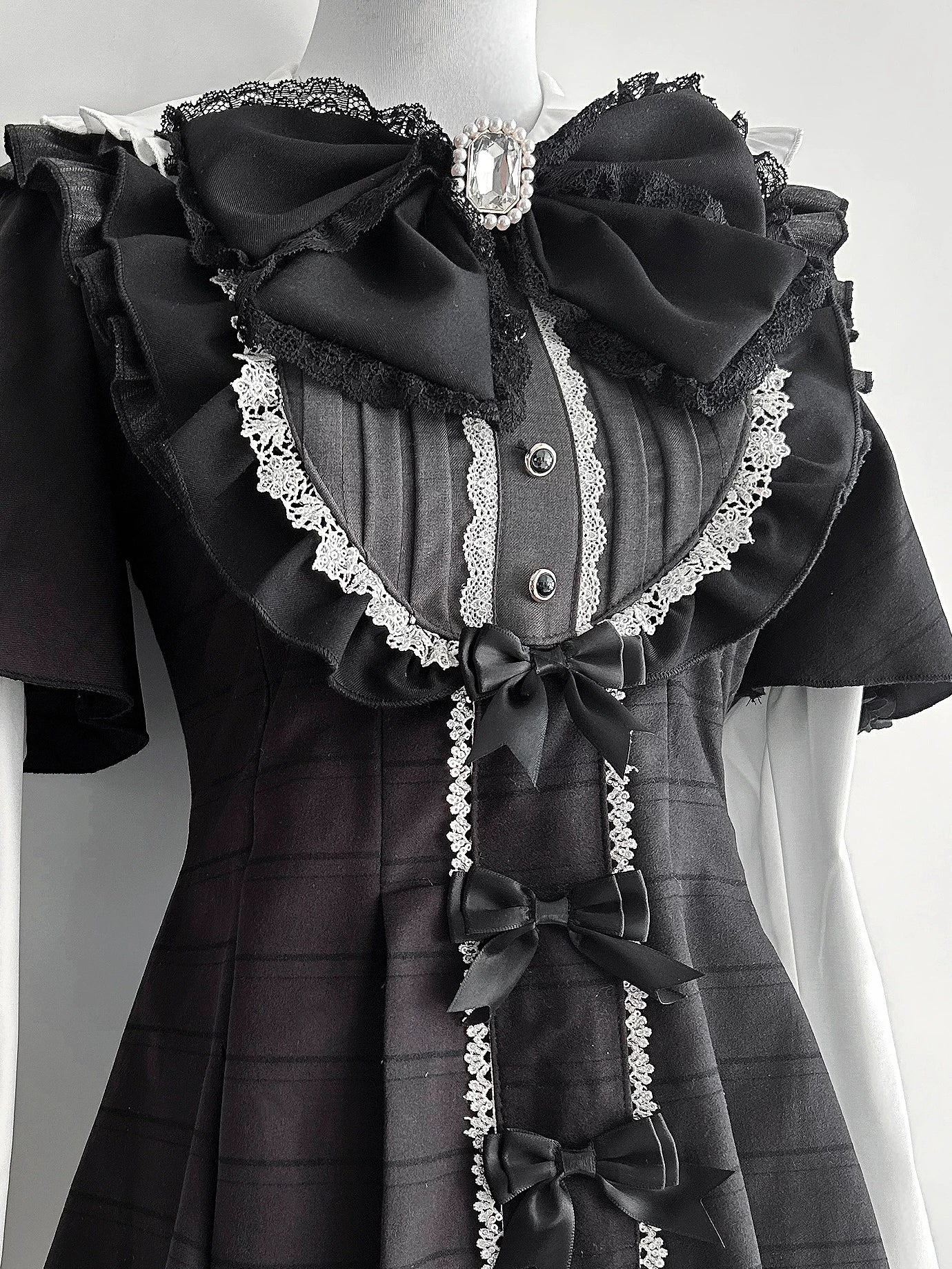 【3月1日予約締切】グレーブラックジュエルリボンフリルドレス＋ロングスリーブ＋ショートパンツフルセット