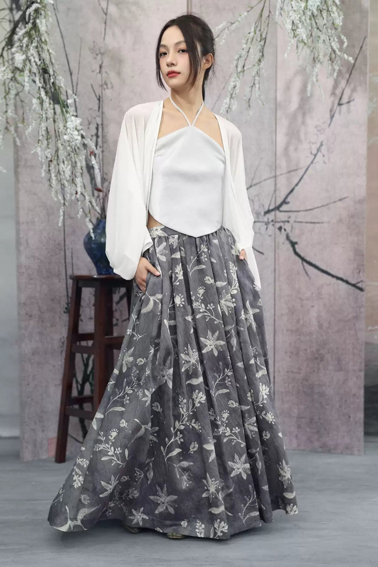 Top floral gris púrpura brumoso + falda