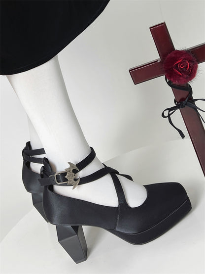 Theresa's Prayer Silk Strap Goth Elegant Square Toe High Heels (talons hauts gothiques élégants à bout carré)