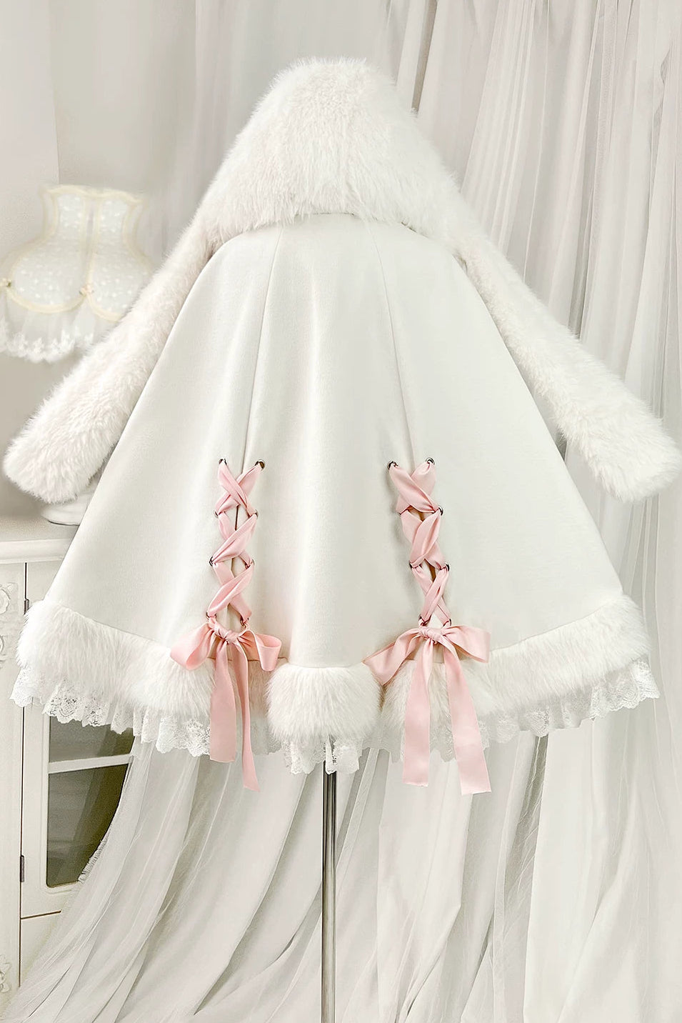 ラビットレースアップケープコート