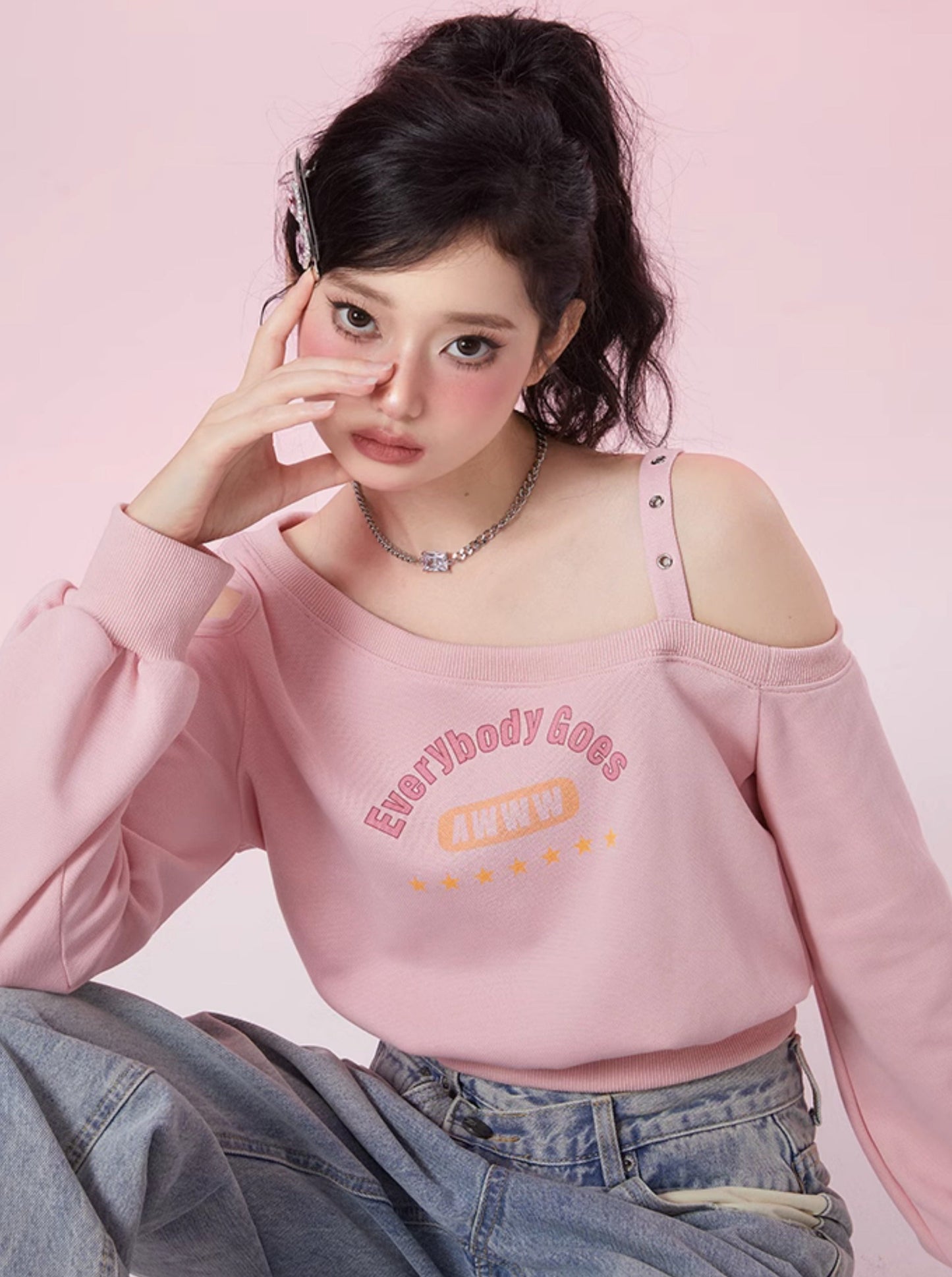 Off -shoulder peach letter sweatshirt