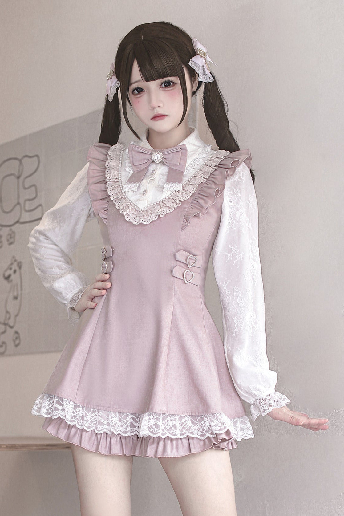 [Fecha límite de reserva: 14 de septiembre] Conjunto de vestido con volantes rosa y blanco + lazo de joya