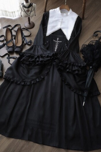 [Termine prenotazione 30 maggio] Abito gothic lolita bianco e nero con maniche svasate + sopragonna a corsetto rialzabile con croci + set completo