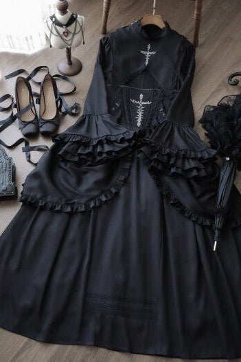 [Termine prenotazione 30 maggio] Abito gothic lolita bianco e nero con maniche svasate + sopragonna a corsetto rialzabile con croci + set completo