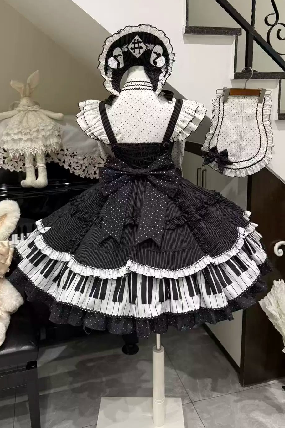 [Reservierungsschluss 15. August] Klassisches Piano-Lolita-JSK mit Rüschenträgern, Notenschleifen-Schürzenkleid-Set + Komplettset