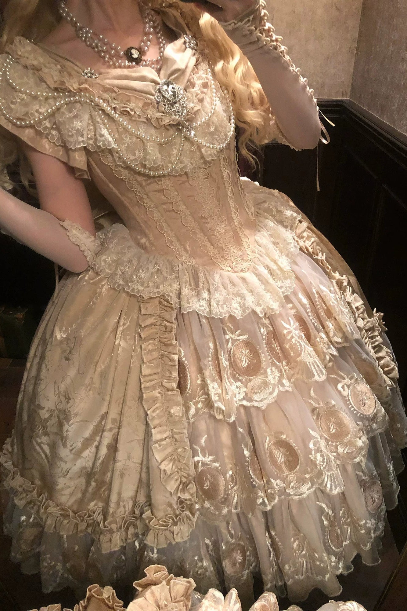【8月3日予約締切】バーボンローズヴィクトリアンジュエルパールレースエンブロイダリーロリータプリンセスドレスTypeA/B＋アクセサリー（アームカバー・バックリボントレーン）【8月3日予約締切】バーボンローズヴィクトリアンジュエルパールレースエンブロイダリーロリータプリンセスドレス