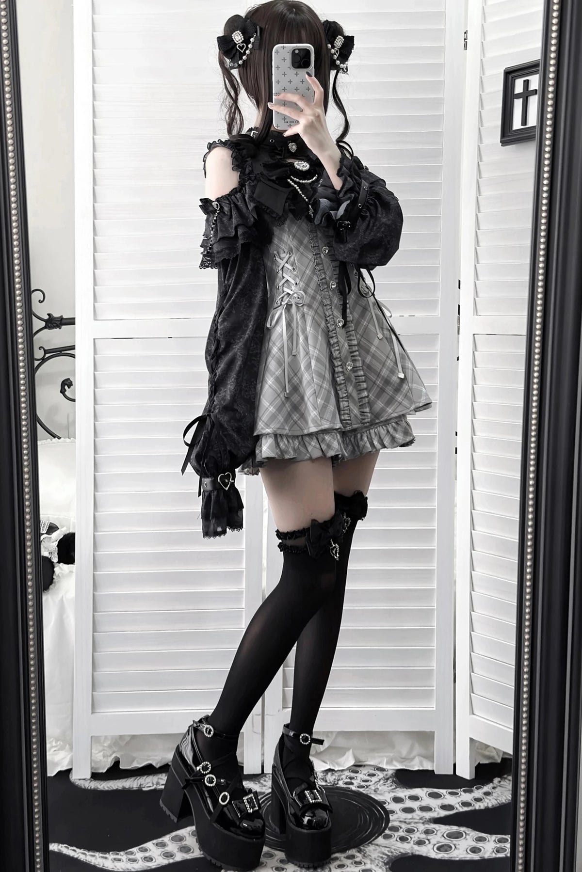 [Pre-order Deadline: October 30] Dark Gothic Black and Gray Plaid Cold-Shoulder Ribbon Lace Dress Set (Including Shorts, Bow Tie, Small Bows*1) + Chain Ribbon Accessories for Sleeves