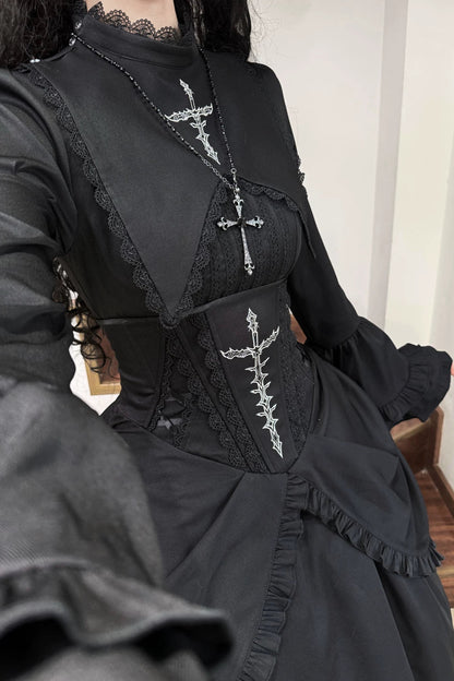 [Termine prenotazione 30 maggio] Abito gothic lolita bianco e nero con maniche svasate + sopragonna a corsetto rialzabile con croci + set completo