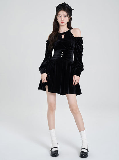 Robe en velours noir haut de gamme à col licou et épaules décolletées