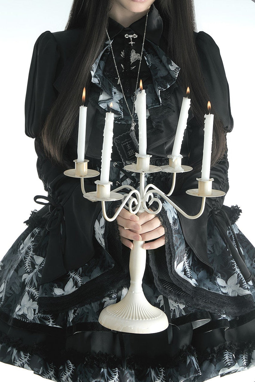 [Précommande jusqu'au 13 mai] Chemise à volants noire à fleurs gothique Bone Iris + jupe corset + accessoires