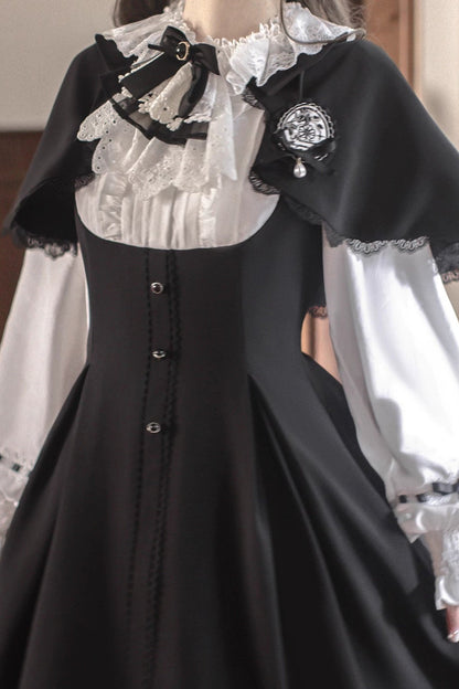 エレガントクラドレス+ケープ+ベレー帽+バッジ