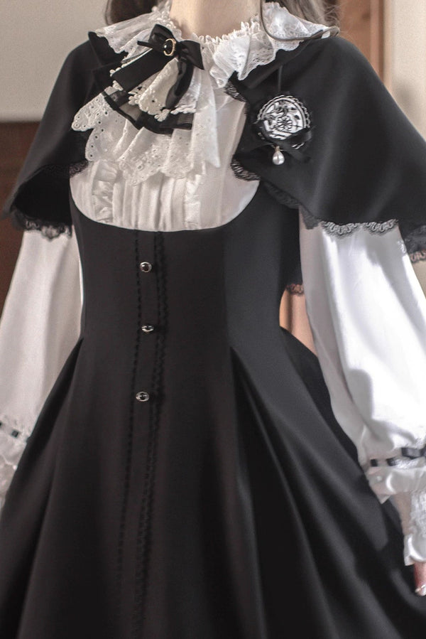 エレガントクラドレス+ケープ+ベレー帽+バッジ