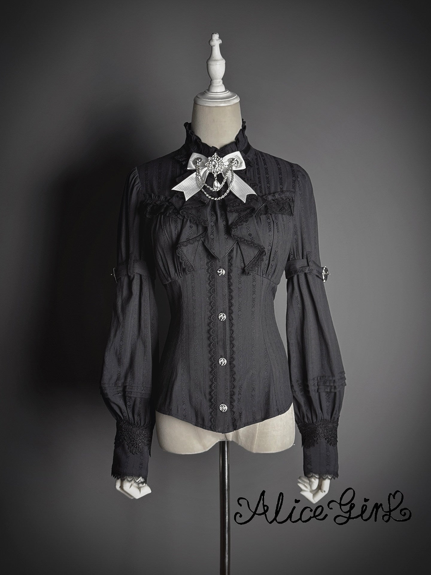 【2月23日予約締切】ドーンブレイカーゴシックフリルスタンドカラージャカードリボンシャツ