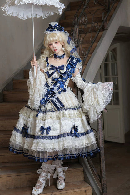 [Date limite de précommande : 9/28] Robe lolita princesse classique élégante royale blanc x bleu à nœud en dentelle et volants + ensemble complet (ras-de-cou/chapeau à voile/manches princesse [manches amovibles] /ceinture ruban/traîne à nœud au dos)