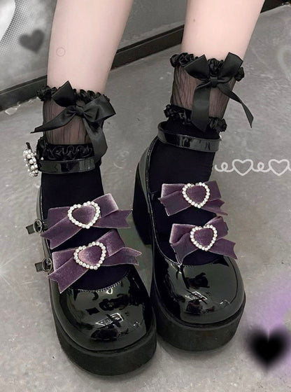 [Date limite de réservation : 20 mars] Chaussures à plateforme à trois boules en ruban doux.