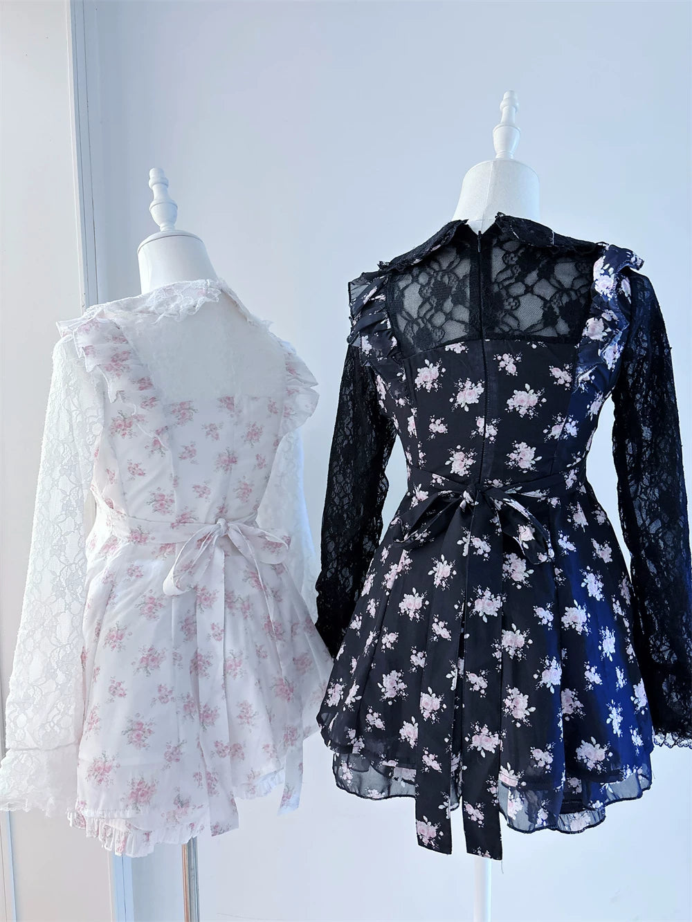 【10月28日予約締切】Pink/White/Black/White 4-Piece Set: Floral Tiered Lace Long-Sleeve Dress + Shorts + Pair of Ribbon Hair Clips + Bow Tie