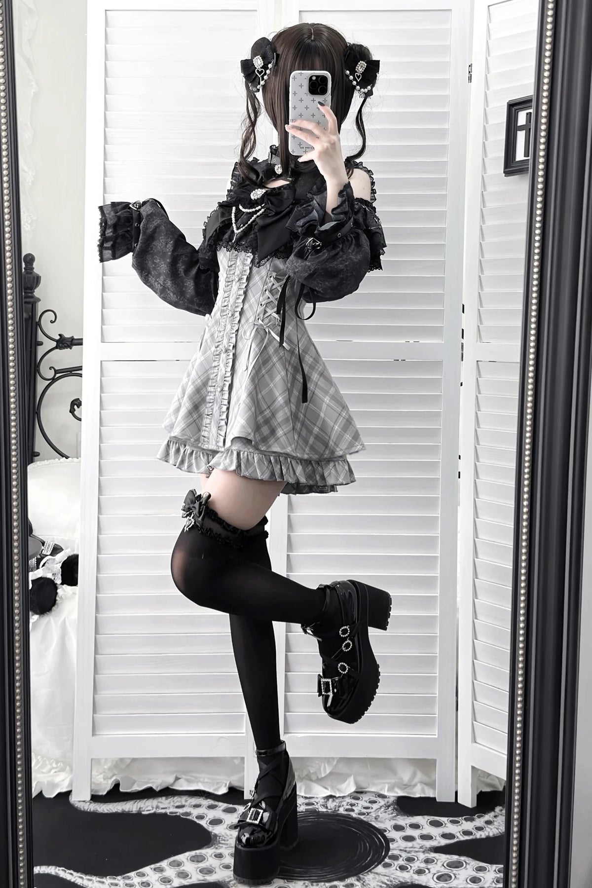 [Pre-order Deadline: October 30] Dark Gothic Black and Gray Plaid Cold-Shoulder Ribbon Lace Dress Set (Including Shorts, Bow Tie, Small Bows*1) + Chain Ribbon Accessories for Sleeves