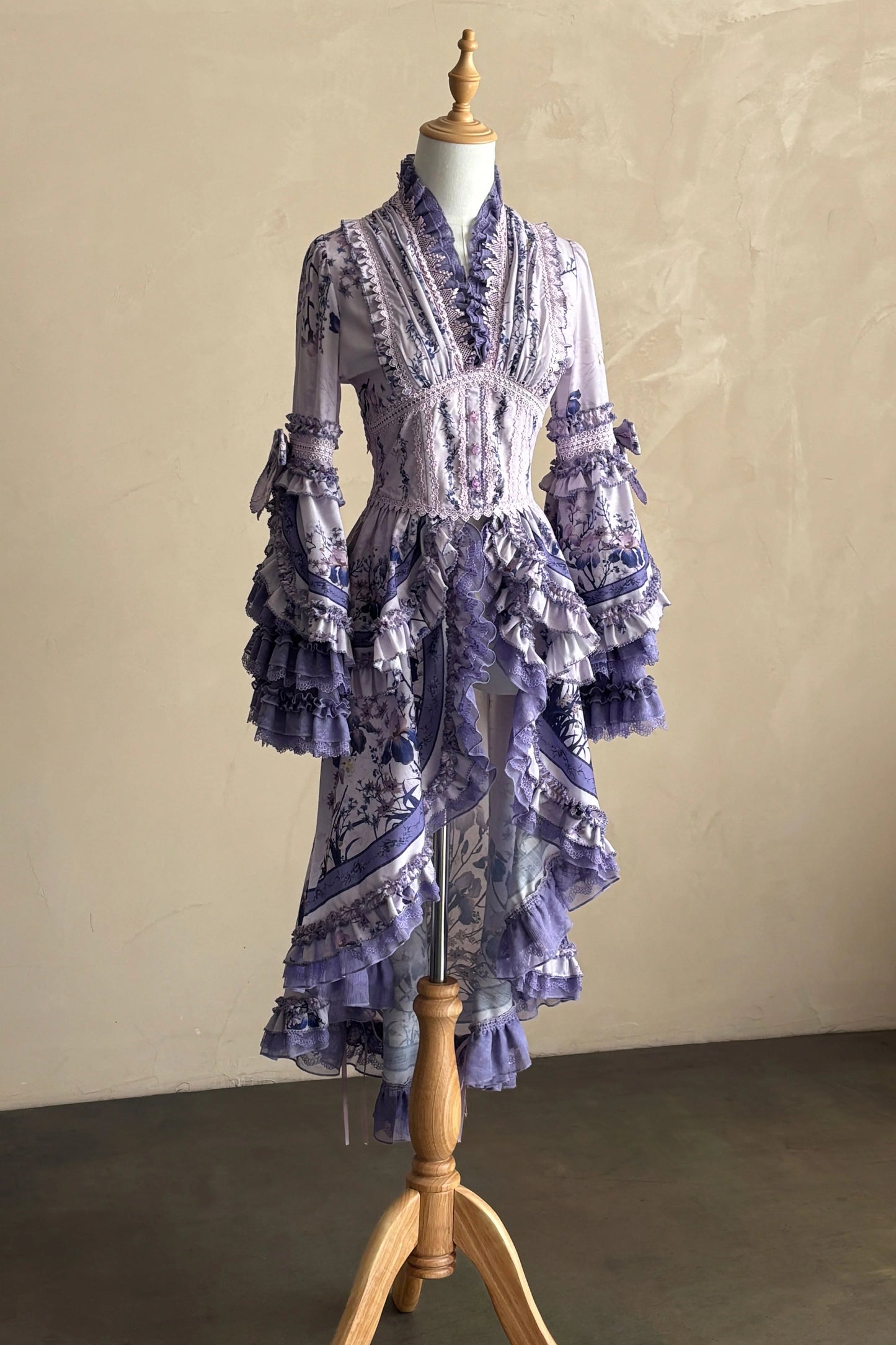 【9月13日予約締切】Purple Floral Print High-Low Hem Gothic Lolita Bell Sleeve Layered Ruffle Dress Top