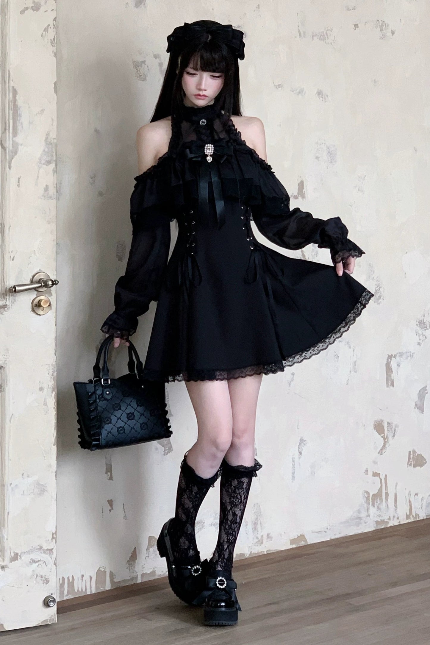 【8月30日予約締切】Black Gothic Off-Shoulder Frill Long Sleeve Dress with Bow Tie