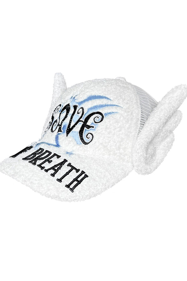Gorra con alas de ángel