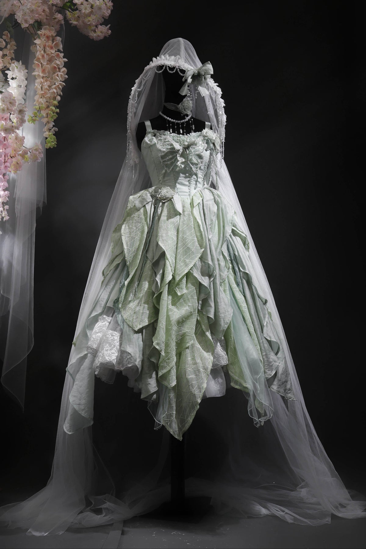 【10月28日予約締切】Black/White Gothic Lolita Sheer Lace Beaded Hooded Long Cape