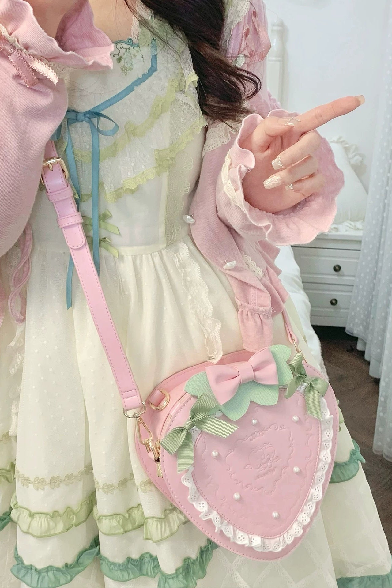 [Pre-order Deadline: April 13] Strawberry Lace Ribbon Bag