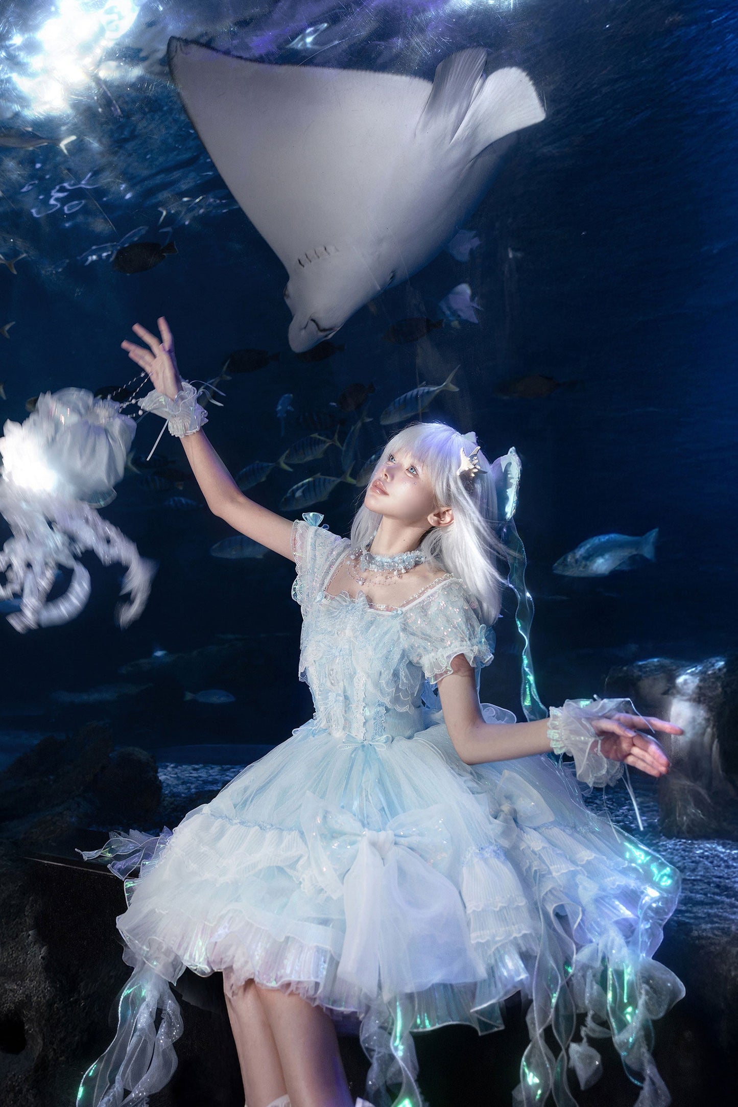 [Reservierungsschluss 1. August] Blau/Weiß/Lila Quallen-Feen-Lolita-Kleid mit Schleifen und Aurora-Schleppe