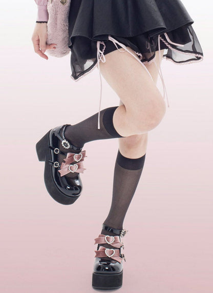 [Date limite de réservation : 20 mars] Chaussures à plateforme à trois boules en ruban doux.