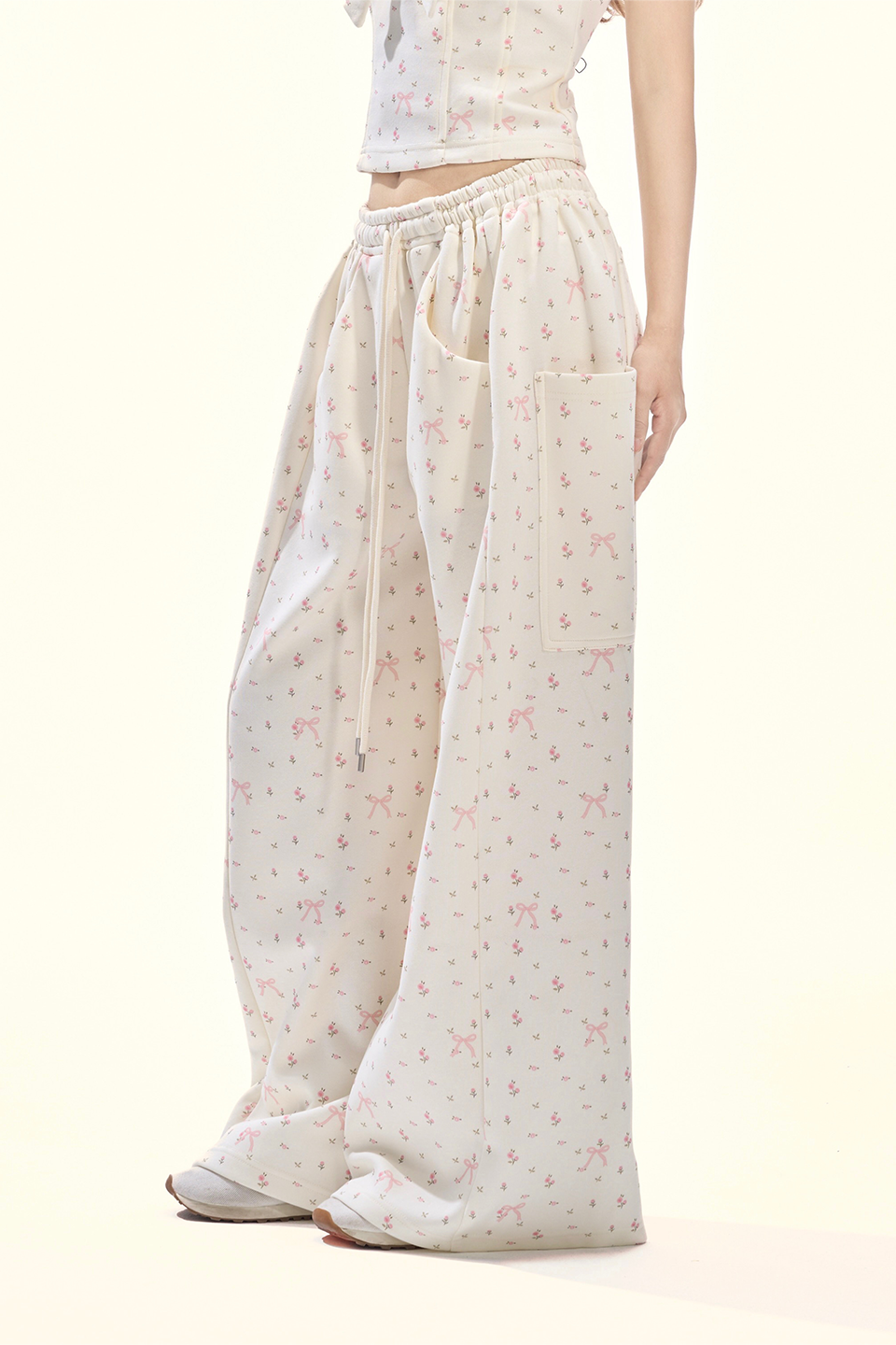 リトルキュートフラワーフードパーカー+リボンキャミソール+ワイドパンツ