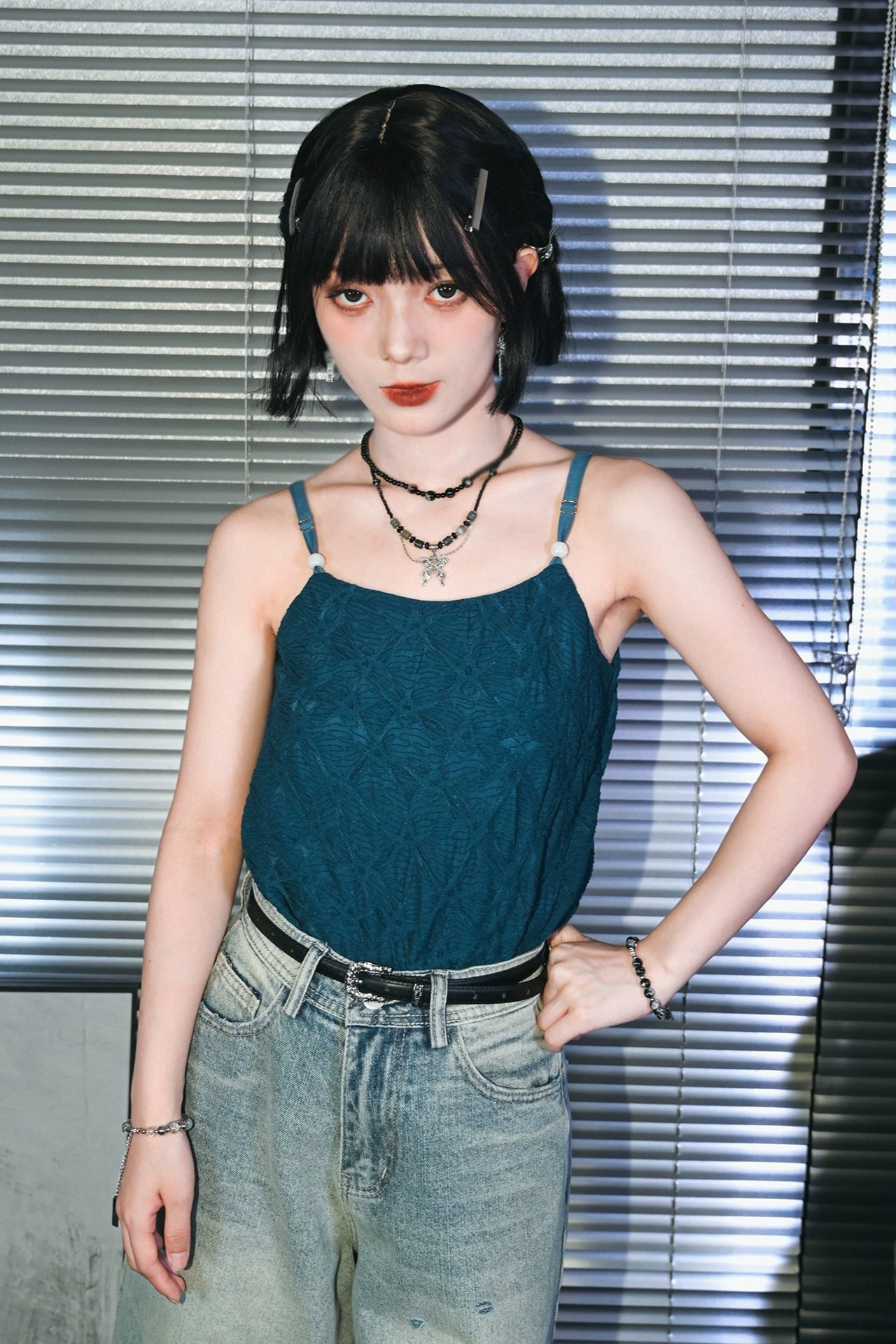 Mode Design Textured Sleeveless Top